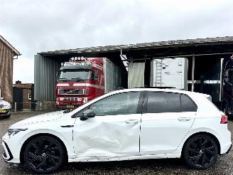 Schadeauto Volkswagen Golf 1.5 eTSI R-Line 2022/2