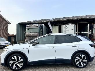 uszkodzony samochody osobowe Volkswagen ID.4 77kWh 204pk aut First Edition - nap - 20 inch - navi - keyless - sfeerverl - cam - front + line assist - trekh 2020/12