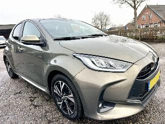 Toyota Yaris 1.5 Hybrid 115 automaat First Edition - nap - facelift - navi - camera - keyless - front + line assist - rijdbaar picture 2