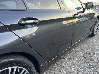 BMW 5-serie 530i 252pk aut + f1 High Exe Sportline sedan - head up - navi - camera - keyless - front + line + side assist picture 104