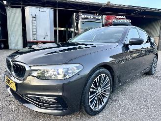 BMW 5-serie 530i 252pk aut + f1 High Exe Sportline sedan - head up - navi - camera - keyless - front + line + side assist picture 2