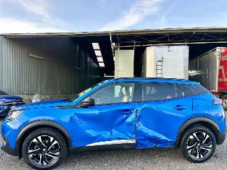 Damaged car Peugeot 2008 1.2 PureTech Allure 2022/2
