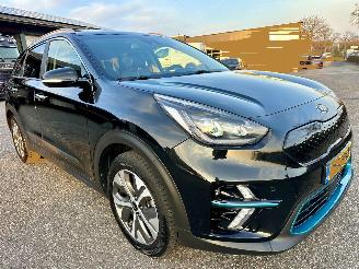 Kia e-Niro 64kWh 204pk aut + f1 DynamicPlusLine - nap - schuifdak elektr - keyless - front + line assist - stuur + stoelverw picture 4