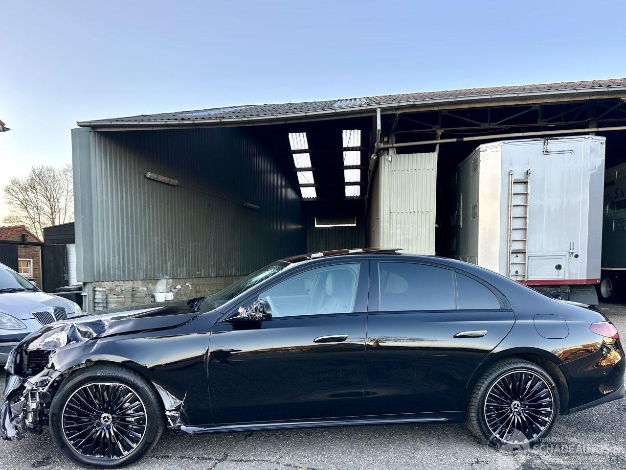 Mercedes E-klasse 300e Hybrid 268pk aut + f1 AMG-Line - pano - sfeerverl - memory l+r - front + line + side assist - 16dkm