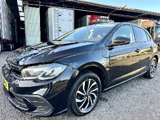 Volkswagen Polo 1.0 TSI 95pk aut + f1 Life 5drs - 69dkm nap - carplay - front + line assist - airco - cruise contr - virtual cockpit picture 2