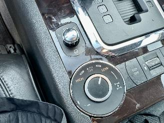 Volkswagen Touareg 4.2 V8 4WD 310pk aut Highl - org nl + nap - luchtvering - schuifdak - leer - memory l+r - clima + cruise - 20 inch picture 42