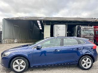 damaged passenger cars Volvo V-40 2.0 D4 Ocean Race Business 2014/10