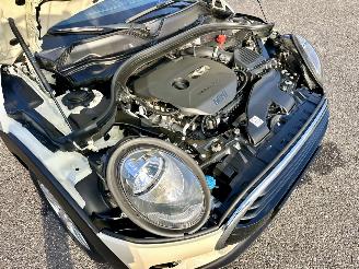 Mini Clubman Cooper 1.5T 136pk 6-traps aut - pano - nap - 1e eig - keyless entry + start - line assist - clima + cruise contr picture 86