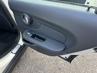 Mini Clubman Cooper 1.5T 136pk 6-traps aut - pano - nap - 1e eig - keyless entry + start - line assist - clima + cruise contr picture 58