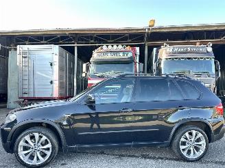 krockskadad bil auto BMW X5 xDrive30d 235pk 6-traps aut Executive 7Pers - nav - camera - leer + stoelverw - 20 inch m-sport - zwarte hemel - trekh 2010/2