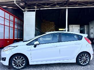 krockskadad bil auto Ford Fiesta 1.0 EcoBoost ST-Line 5drs - nap - navi - airco - cruise - zwarte hemel - pdc - trekh - licht + regensensor 2016/9