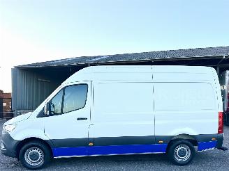skadebil bedrijf Mercedes Sprinter 316 2.2 CDI 163pk 7-traps aut + f1 L2/H2 - nap - navi - camera - zwarte hemel - trekh - elektr pakket - 4x Michelin 2020/10