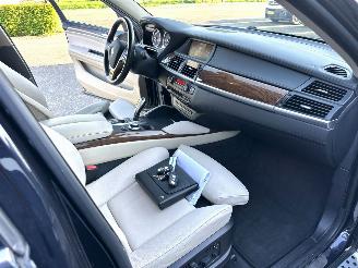 BMW X6 xDrive50i 4.4 TwinTurbo 408pk 8-traps aut + f1 Exe - facelift - hud - 22 inch - stuurverw - keyless - bijzonder netjes picture 14