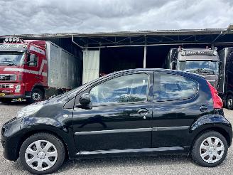 damaged passenger cars Peugeot 107 1.0-12v automaat 68pk XS 5drs - nap - 2009/7