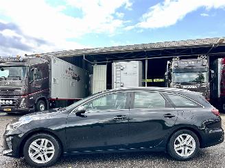 Schadeauto Kia Ceed Sportswagon 1.5 T-GDi 160pk DynamicLine - nap - navi - camera - line assist - carplay - pdc - trekh 2021/6