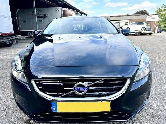Volvo V-40 Gereserveerd 1.6 T4 179pk aut Summum - xenon - navi - camera - keyless - front + line + side assist picture 3