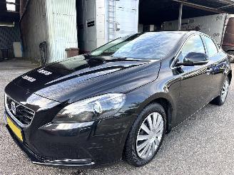 Volvo V-40 Gereserveerd 1.6 T4 179pk aut Summum - xenon - navi - camera - keyless - front + line + side assist picture 2