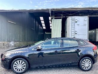 Avarii autoturisme Volvo V-40 1.6 T4 179pk automaat Summum - xenon - navi - camera - keyless - front + line + side assist 2012/12