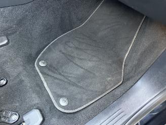 Volvo V-40 Gereserveerd 1.6 T4 179pk aut Summum - xenon - navi - camera - keyless - front + line + side assist picture 69
