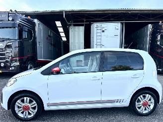 Damaged car Volkswagen Up! 1.0i 65pk beats 5drs - nap - line assist - clima - cruise - pdc - privacy glass - subwoofer - licht + regensens 2020/11