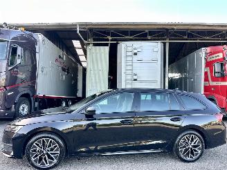 Damaged car Skoda Octavia 1.5 TSI MHEV Sportline - nap - 1e eig - navi - camera - inkl trekh - stuurverw - front + line + side assist 2025/12