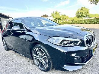 BMW 1-serie Gereserveerd 118i 140pk aut High Exe M-Sport Ed - 73dkm nap - sfeerverl - navi - leer - virtual - carplay - front + line assist picture 4