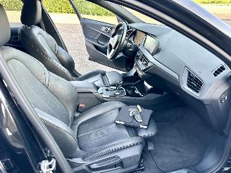BMW 1-serie Gereserveerd 118i 140pk aut High Exe M-Sport Ed - 73dkm nap - sfeerverl - navi - leer - virtual - carplay - front + line assist picture 63