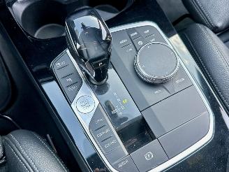 BMW 1-serie Gereserveerd 118i 140pk aut High Exe M-Sport Ed - 73dkm nap - sfeerverl - navi - leer - virtual - carplay - front + line assist picture 45