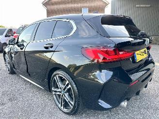 BMW 1-serie Gereserveerd 118i 140pk aut High Exe M-Sport Ed - 73dkm nap - sfeerverl - navi - leer - virtual - carplay - front + line assist picture 7