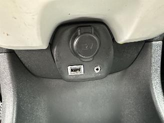 Citroën C1 1.0 VTi 72pk Millenium 5drs - 77dkm nap - carplay - airco - cruise - privacy glass - aux - usb - scherm picture 12