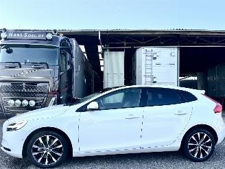 Unfallwagen Volvo V-40 1.5 T3 152pk Aut + f1 Dynamic Ed - nap - pano - leer - stoelverw - navi - camera - keyless - pdc v+a 2018/9