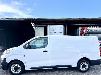 skadebil bedrijf Citroën Jumpy 1.5 BlueHDI 102pk 6-bak L3/H1 3Pers - 69dkm nap - airco - cruise - pdc - 2023 - euro.6 - rijdbaar 2023/4