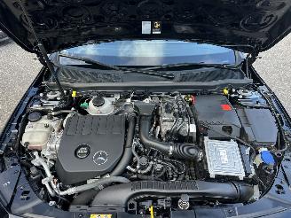Mercedes A-klasse 250e aut + f1 AMG Bus Sol Limited - nap - pano - 1e eig - widescreen - sfeerverl - cam - front + line assist - keyless picture 101