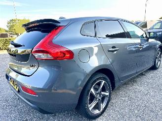 Volvo V-40 1.6 D2 114pk 6-bak Momentum - navi - camera - velgen - sfeerverl - getint glas - pdc - rijdbaar picture 5