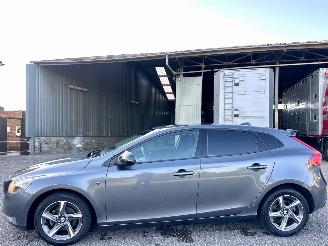 uszkodzony samochody osobowe Volvo V-40 1.6 D2 114pk 2013/6