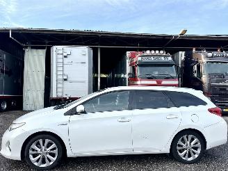 Coche accidentado Toyota Auris Touring Sports 1.8 Hybrid aut 123pk L.Pro Exe - nap - pano - xenon - navi - camera - keyless - bearlock - pdc v+a 2013/7