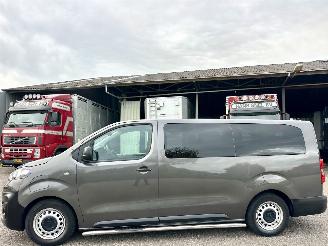 Schadeauto Opel Vivaro E Combi 75kWh 136pk aut 9-Pers lang - nap - 2021/6