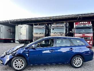 Schadeauto Toyota Auris Touring Sports 1.8 Hybrid 99pk aut Aspiration - nap - clima - cruise - navi - camera - aux - usb - facelift 2015/9