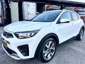 Kia Stonic 1.0 T-GDi MHEV 101pk GT-Line - nap - 1e eig - navi - camera - 1/2 leer - stuur + stoelverw - keyless entry + start picture 2