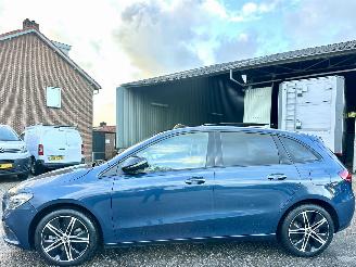 krockskadad bil auto Mercedes B-klasse 250e 163pk aut + f1 Lux Line - pano - nap - 1e eig - widescreen - sfeerverl - leer - memory l+r 2023/3