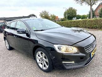Volvo V-60 1.6 T3 150pk aut. Momentum - 144dkm nap - navi - clima - cruise - lmv - pdc - trekh - 2e eig picture 4