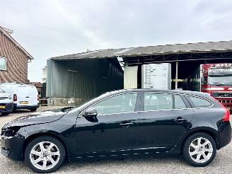 skadebil auto Volvo V-60 1.6 T3 150pk automaat Momentum 2015/5