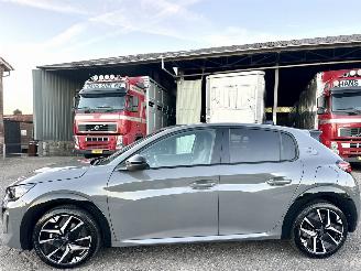 Unfallwagen Peugeot 208 1.2 Hybrid 136pk aut + f1 GT-Line - 7451km nap - 2025/12