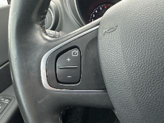 Renault Captur Gereserveerd 1.2 TCe 120pk aut Intens - 56dkm nap - 1e eig - keyless - navi - camera - park assist - clima + cruise picture 24