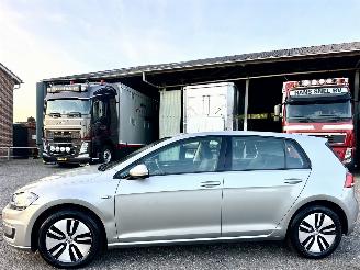 Schadeauto Volkswagen e-Golf 136pk dsg aut Highline - nap - facelift - navi - acc - front assist - cruise - pdc v+a - rijdbaar 2017/11