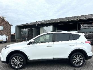 Voiture accidenté Toyota Rav-4 2.5 Hybrid aut Executive 2017/3