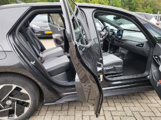 Damaged car Volkswagen ID.3 ID.3 Pro Performance Edition leer/alcantara 58 kWh range 425 km nwpr € 47000 2023/4