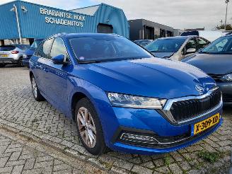 krockskadad bil auto Skoda Octavia Skoda Octavia Combi 1.5 E hybride -TSI Business Edition Plus 2024/3