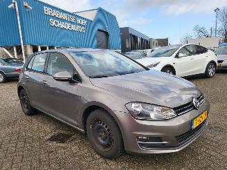 damaged passenger cars Volkswagen Golf Golf VII 1.2 TSI Comfortline 105 PK 6 BAK rijdbaar 2014/12