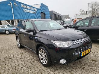 krockskadad bil auto Mitsubishi Outlander Outlander PHEV Instyle 4WD plug in hybride 2013/10